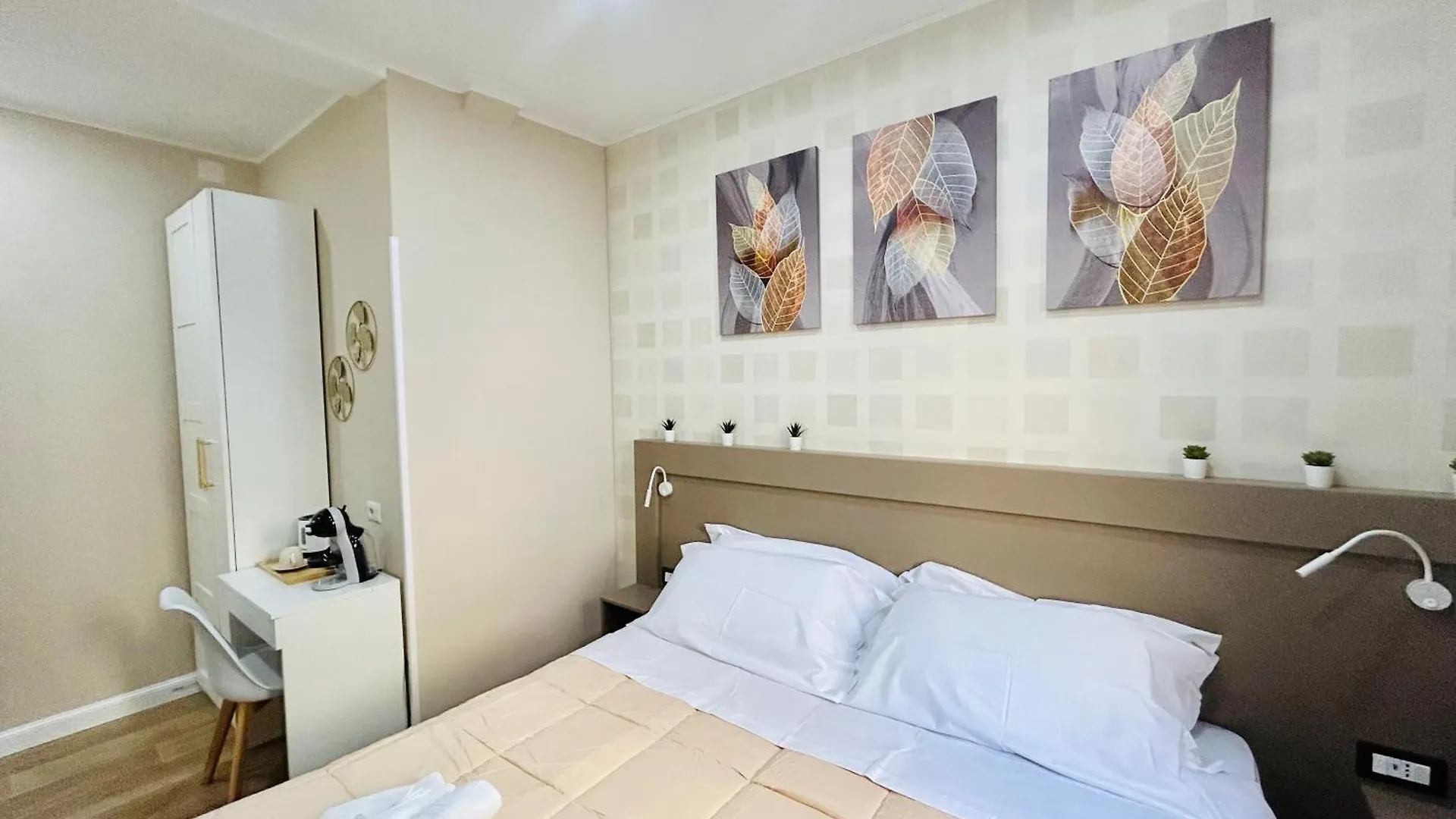 Segesta Rooms Roma 0*,  Italia